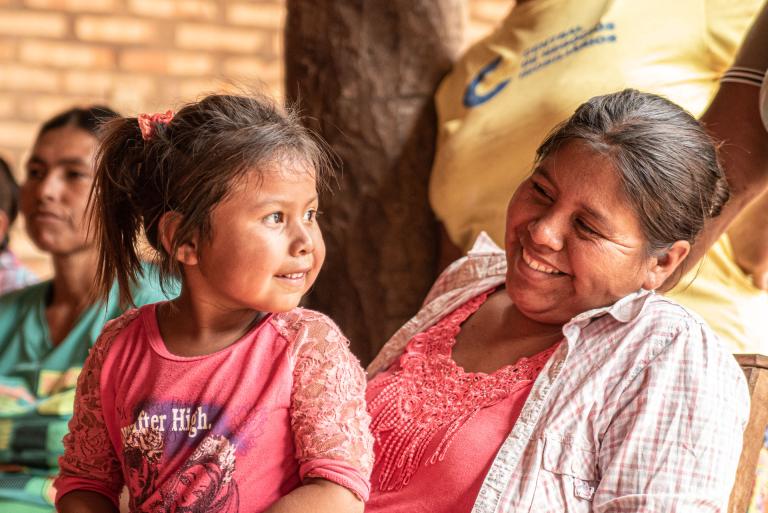 Mujer con niña